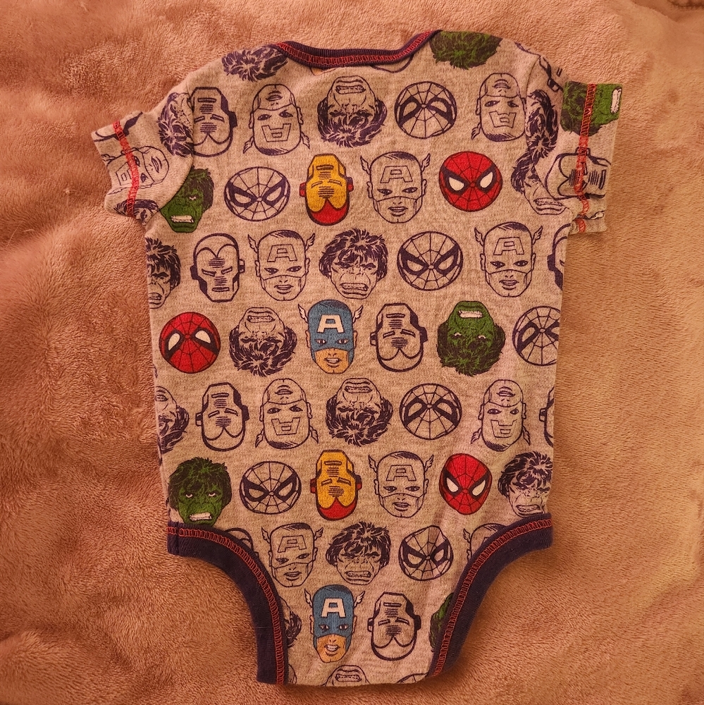 ๐ 3/$10 3 Newborn Baby Superhero Onesies โ Spiderman, Batman, Marvel - Picture 10 of 10